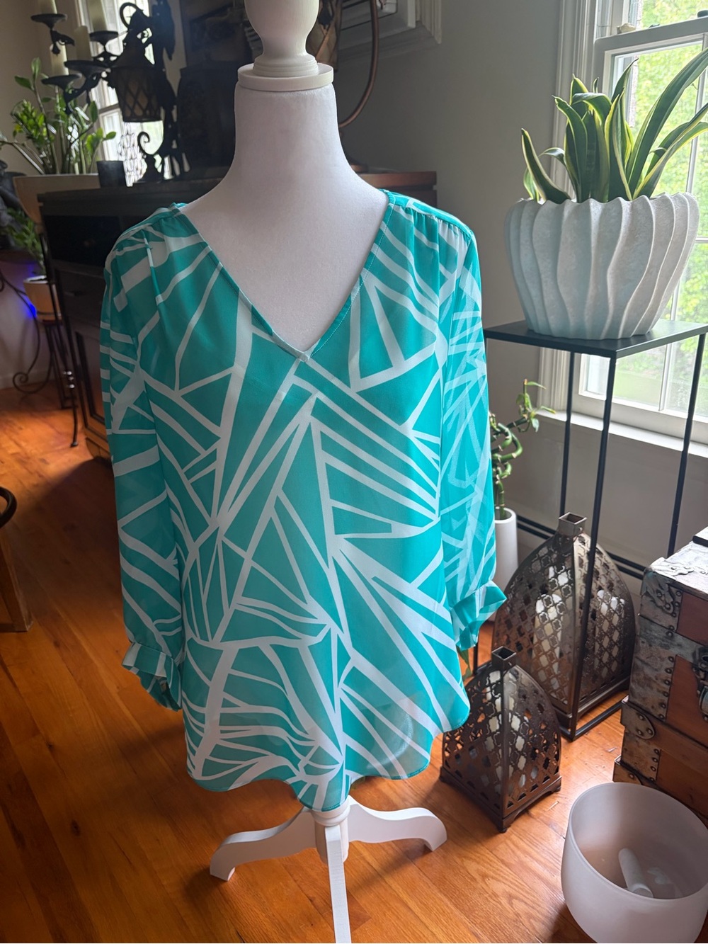 Banana Republic Turquoise & White Geometric V-Neck Blouse